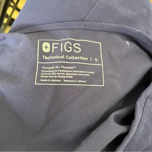 Figs Technical‎ Collection women’s navy blue short sleeves size top M thumbnail 6
