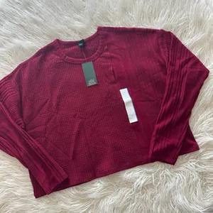 Wild Fable Long Sleeve Boxy Cropped T-Shirt Berry Red Size Large thumbnail 2