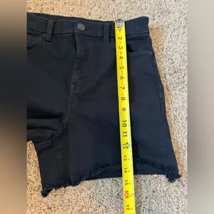 American Eagle Outfitters Curvy Hi-Rise Shortie Black Jean Shorts size 10 thumbnail 4