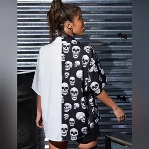 Unisex New Halloween skull blouse with short sleeve size large thumbnail 2