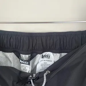 REI Co-Op Black Peak 2.5L Rain Pants Size Medium thumbnail 4