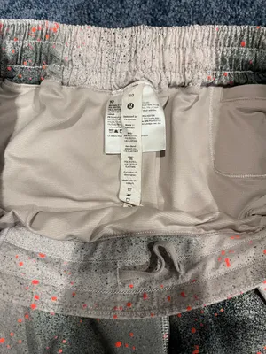 Lululemon Patterned Hotty Hot 2.5” Shorts thumbnail 3