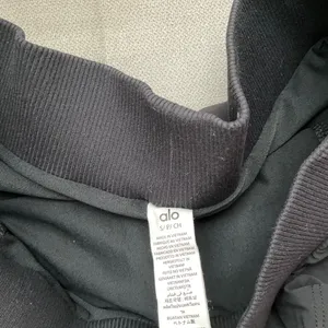 Alo Yoga Breezy Short Black S thumbnail 4