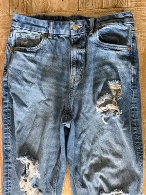 👖 American Eagle Curvy Strigid Ripped Mom Jeans 👖 ~ Size 10 thumbnail 3