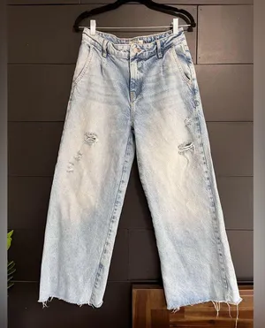 We The Free FREE PEOPLE Loose Fit Distressed Straight Leg Light Wash Denim Jeans Sz 28 EUC thumbnail 1