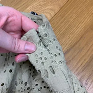 EXPRESS Eyelet Ruffle Mini Skirt Olive Green‎ Womens Size 0 Boho Flounce Tiered thumbnail 2