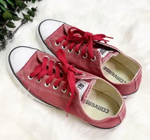 Converse Unisex Size 7 Womens, Size 5 Mens Red Canvas Chuck Taylor Sneakers thumbnail 1