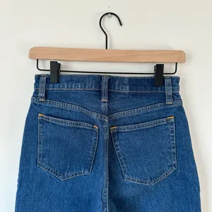 Abercrombie & Fitch The 90’s Relaxed Jeans High Rise Short thumbnail 4