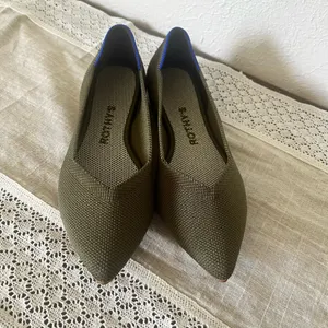 Women's Rothy's The Point Ballet Flat in Retired Olive Green Size 5 thumbnail 2