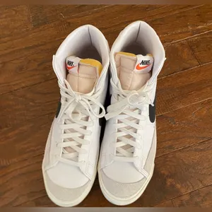 Women's Nike Blazers thumbnail 2