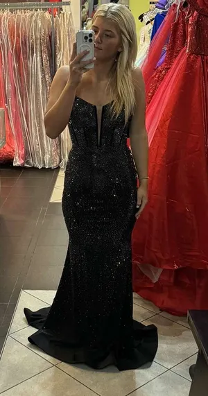 Black Gown thumbnail 3