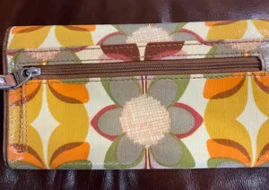 Fossil key-per floral wristlet. In excellent condition. thumbnail 1