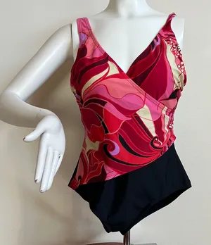Fantasized slimming Pink and Black Swimsuit size 14 thumbnail 1
