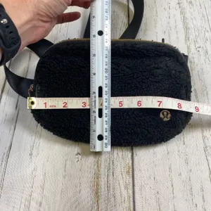 Lululemon Everywhere Belt Bag Black Fleece Sherpa with Gold Hardware 1L thumbnail 6