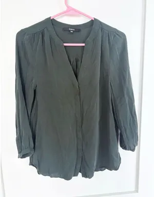 Quince Silk Blouse Olive Green V Neck 3/4 Sleeve Pintuck Stretch Top- XS thumbnail 1