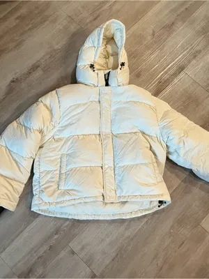 Aritzia Super Puff Shorty in Crème Size XL thumbnail 2