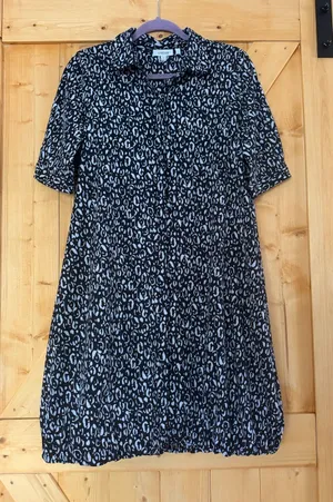 Chico's Zenergy Neema Bungee Hem Shirt Dress Animal Print Pockets Size Small thumbnail 1