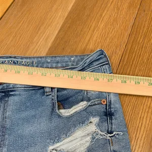 American Eagle Women Mom Jean Light Wash Distressed Ripped Denim Size 14 Regular thumbnail 3