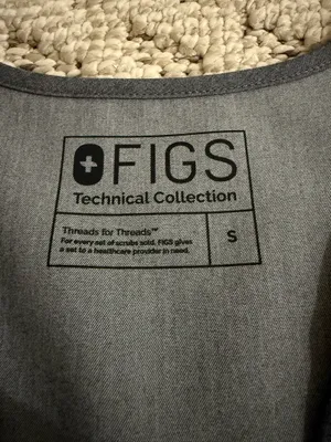 FIGS Scrub Top thumbnail 2