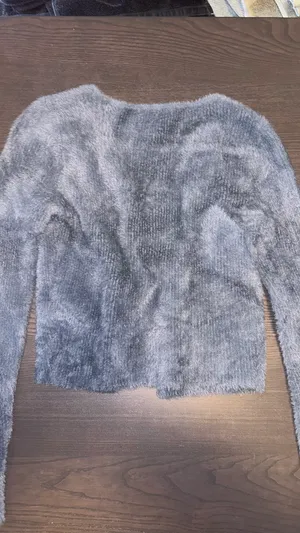 Abercrombie and Fitch cropped sweater thumbnail 3