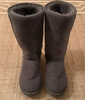 UGG Women's Classic Tall Gray Winter Boot Size US 8 thumbnail 1