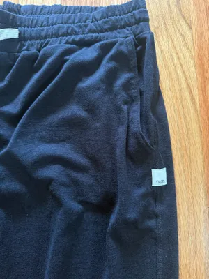Vuori size medium joggers black  thumbnail 3