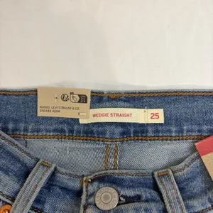 Levis Wedgie Straight High Rise Distressed Jeans Light Wash‎ 25x28 NEW Capsule thumbnail 5