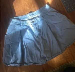 Pleated Denim Shorts Blue Size L thumbnail 1