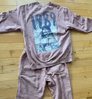 Taylor Swift Sweatshirt and Sweat Pants thumbnail 1