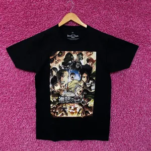 Attack on Titan Character Poster Tshirt size medium thumbnail 1
