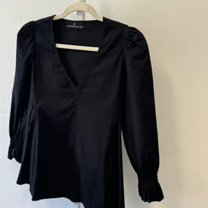 Pomander Place‎ V-Neck Smocked Cuff Poplin Top Y20953T Small Black Casual thumbnail 3