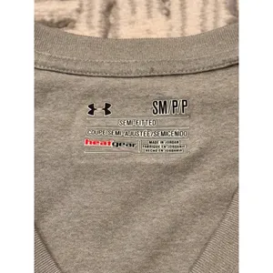 Under Armour women's small (semi-fitted) Heatgear V-neck t-shirt) thumbnail 2