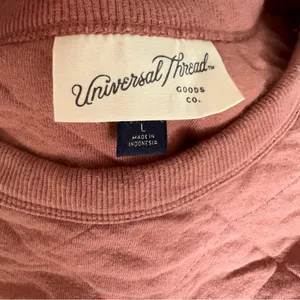 Universal Threads quilted pullover sweater thumbnail 5