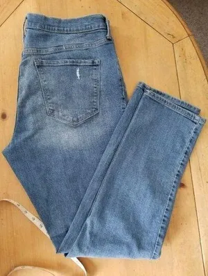Old NavyWomen's Curvy Straight Distressed Medium Wash Blue Jeans Size14 35X30.5 thumbnail 1