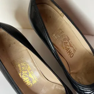 Salvatore Ferragamo VTG Vintage black leather pumps 6.5 B Narrow Florence Italy thumbnail 4