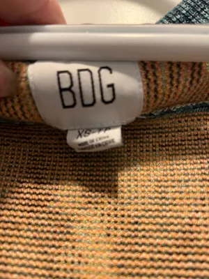 BDG Sweater Cropped V-Neck thumbnail 4