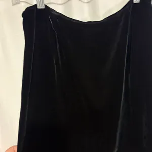 Rena Rowan Vintage Whimsigoth Velvet Midi/Maxi Skirt Size 14 Black Modest Minimalist Glam thumbnail 3