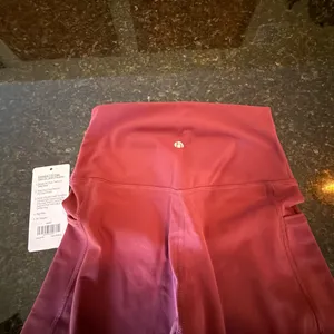 HeyNuts Essential Yoga 7/8 Leggings with Side Pockets thumbnail 2