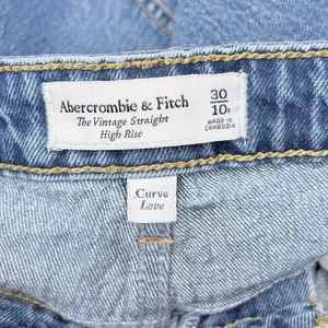 Abercrombie & Fitch Curve Love Vintage Straight Jeans thumbnail 4