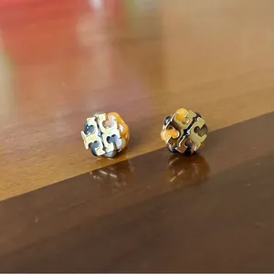 Tory Burch Signature Logo Flower Resin Stud Earrings thumbnail 7