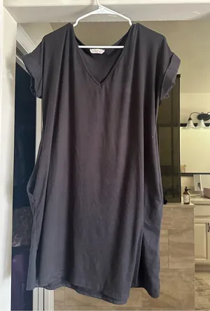 Black V thumbnail 1