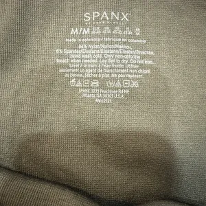 SPANX High Waisted Dark Green Camo Leggings Thick Material Stretchy Size Md EUC thumbnail 3