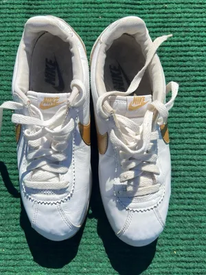 Nike Wmns Classic Cortez 'White Metallic Gold' Women’s Size 8 thumbnail 4
