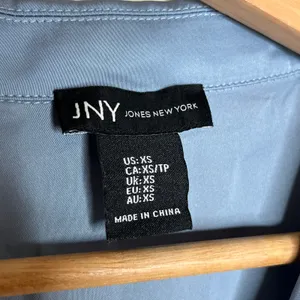 Jones New York Women's Blue Satin Long Sleeve Button‎ Career Blouse Size XS thumbnail 2