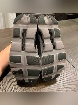 On cloud women running shoes in black 8.5 thumbnail 6