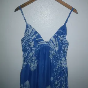 Old Navy L Sleeveless Rope Straps Pocketed Aloha Maxi Dress in Blue White thumbnail 2