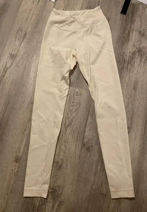 cream crossover leggings thumbnail 3