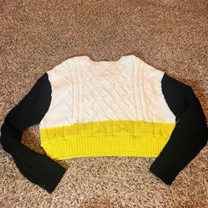 Kendall‎ & Kylie Color Block Cable Knit Cropped Sweater Small White Black Yellow thumbnail 6