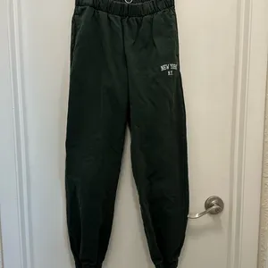 Brandy Melville Green Sweatpants thumbnail 2
