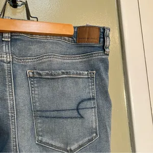 American Eagle Women's Size 16‎ Short Hi-Rise Jegging Light Wash Destroyed High thumbnail 11